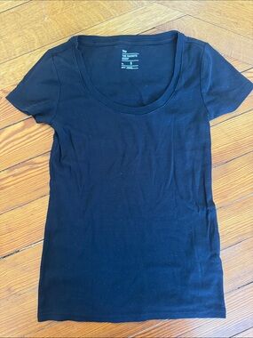 GAP Black Scoop Neck Short Sleeve Tee